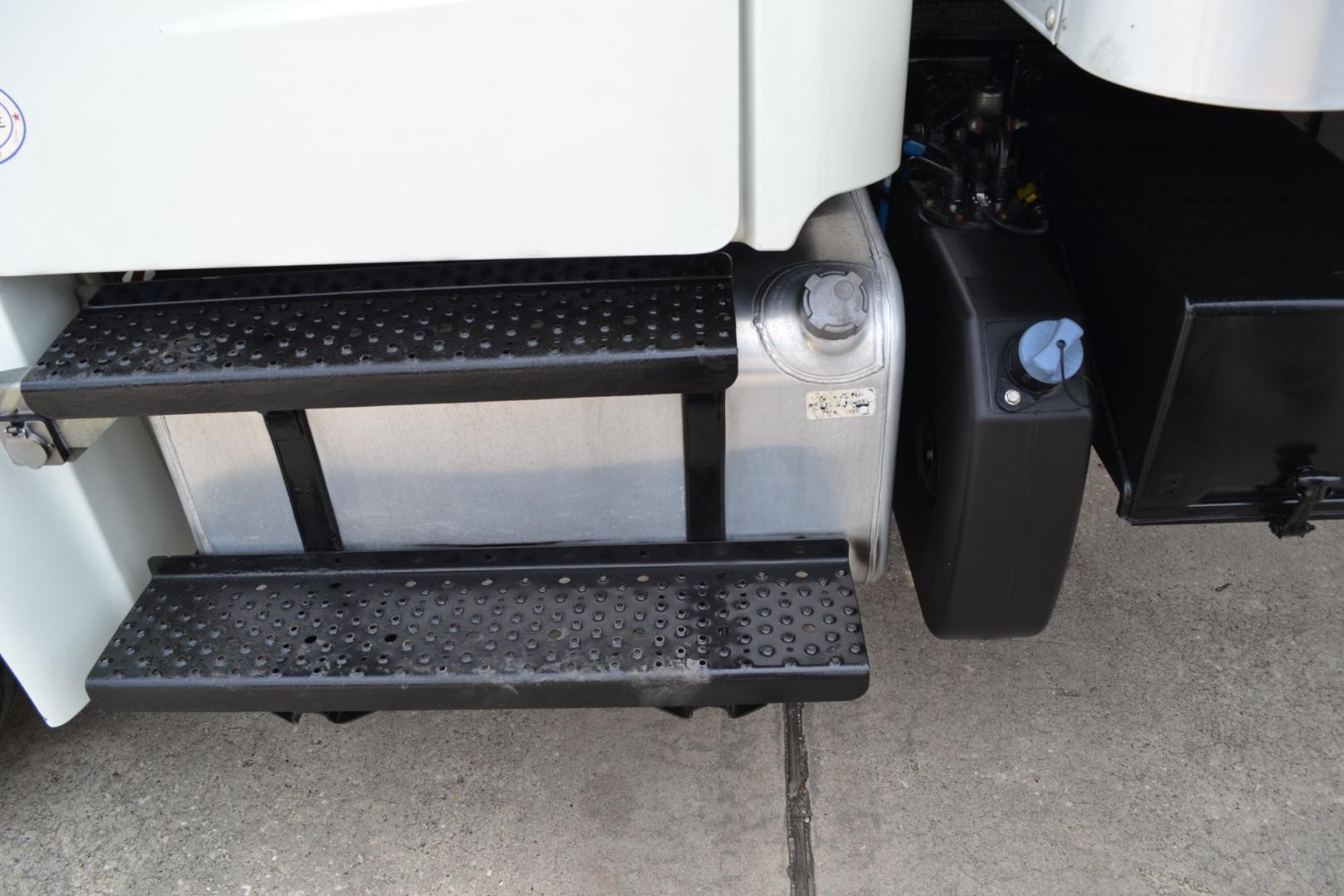 2019 WHITE /BLACK FREIGHTLINER M2-106 with an CUMMINS B6.7L 240HP engine, ALLISON 2500RDS AUTOMATIC transmission, located at 9172 North Fwy, Houston, TX, 77037, (713) 910-6868, 29.887470, -95.411903 - Photo#16